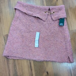 BNWT wild fable pink boucle mini skirt with gold clasp